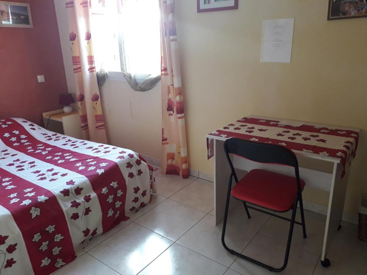 Lauriers Roses Bed & Breakfast Puisserguier Екстериор снимка